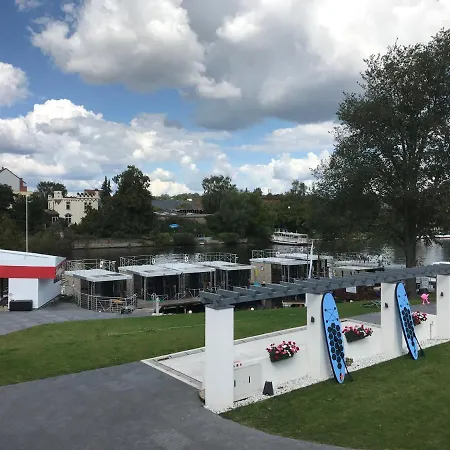 Festliegende Wohnboote Marina Niederhavel *