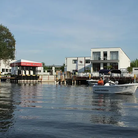 Botel Festliegende Wohnboote Marina Niederhavel *