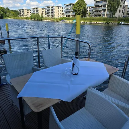 Wohnboote Marina Niederhavel Botel *