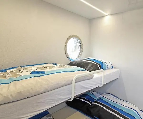 Festliegende Wohnboote Marina Niederhavel