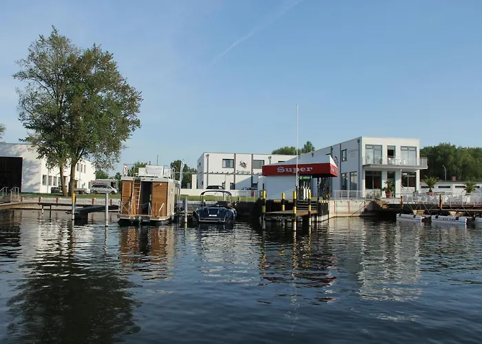 بوتيل Festliegende Wohnboote Marina Niederhavel *