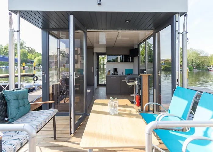 Festliegende Wohnboote Marina Niederhavel