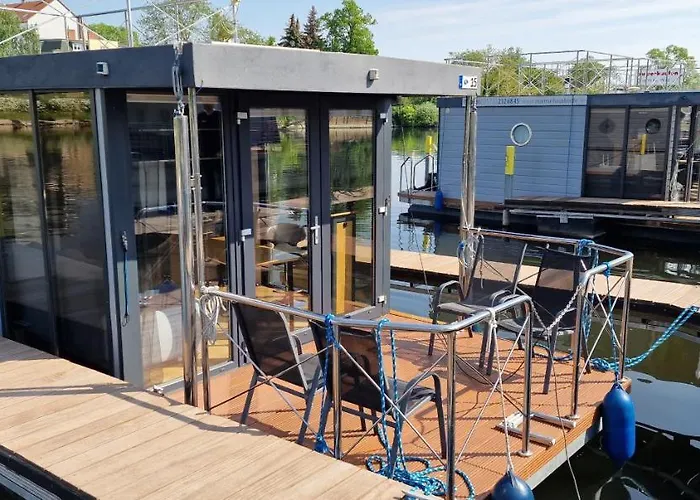 Festliegende Wohnboote Marina Niederhavel