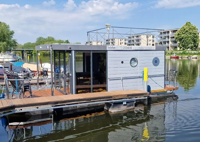 Festliegende Wohnboote Marina Niederhavel *