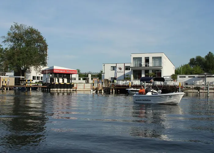 بوتيل Festliegende Wohnboote Marina Niederhavel *